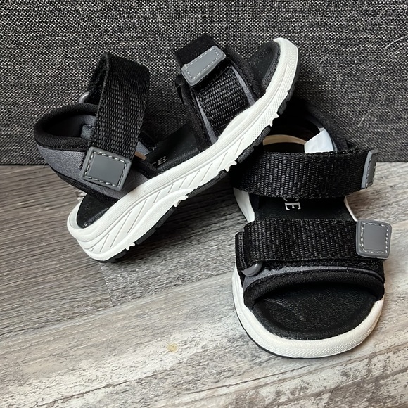 Toddler sandals-size 4 - Picture 2 of 5